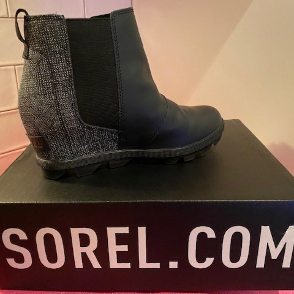 Girls Size 2 Sorel Joan of Artic Wedge II Chelsea